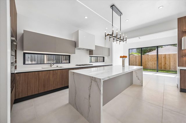 2218 Gostick Street, Houston, TX 77008