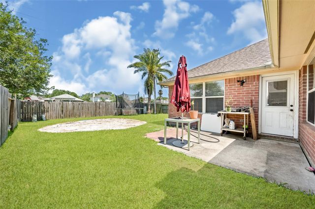 327 Mammoth Springs Lane, Dickinson, TX 77539