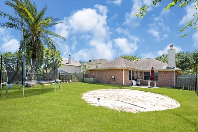 327 Mammoth Springs Lane, Dickinson, TX 77539