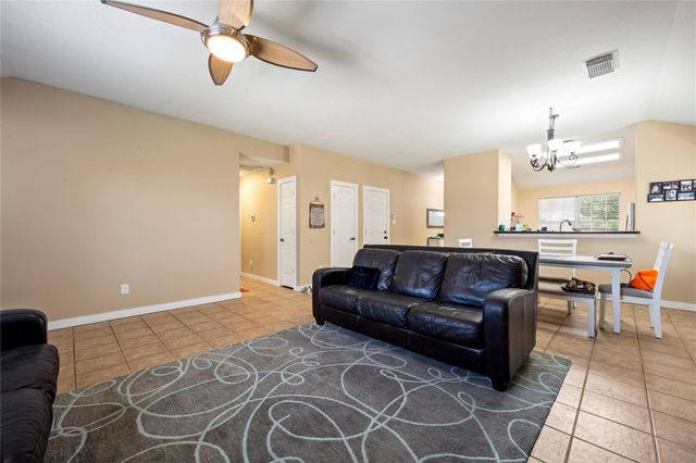 327 Mammoth Springs Lane, Dickinson, TX 77539