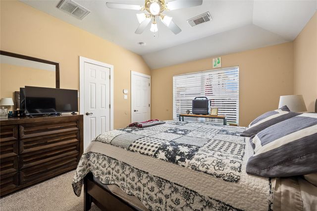 327 Mammoth Springs Lane, Dickinson, TX 77539