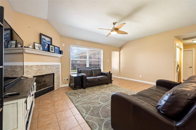 327 Mammoth Springs Lane, Dickinson, TX 77539