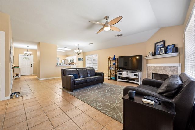 327 Mammoth Springs Lane, Dickinson, TX 77539