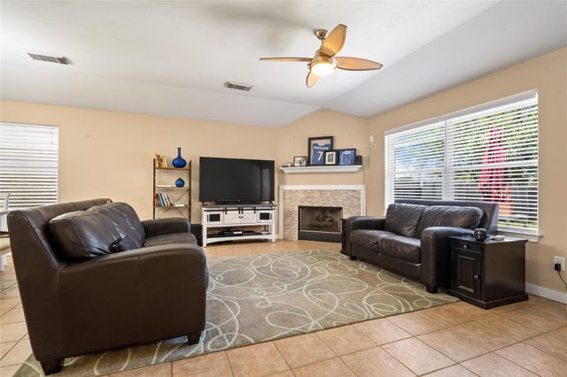 327 Mammoth Springs Lane, Dickinson, TX 77539