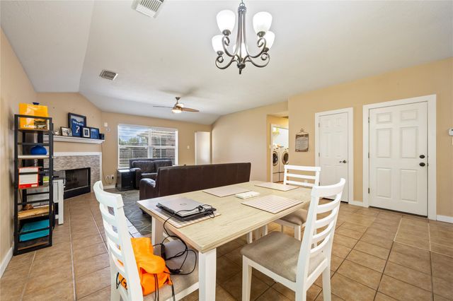327 Mammoth Springs Lane, Dickinson, TX 77539