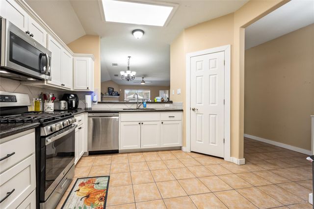 327 Mammoth Springs Lane, Dickinson, TX 77539