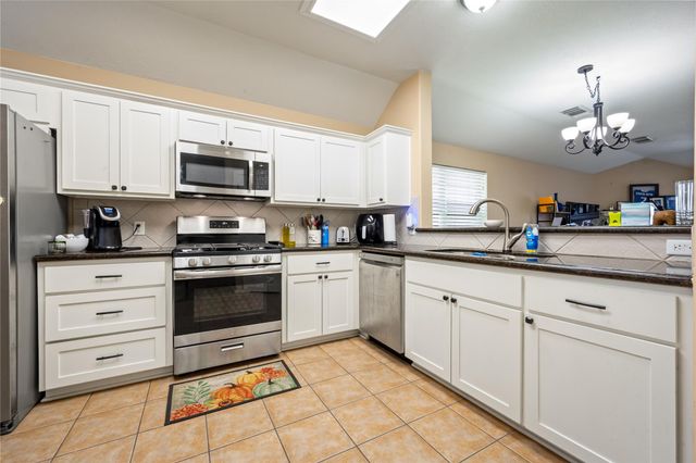 327 Mammoth Springs Lane, Dickinson, TX 77539