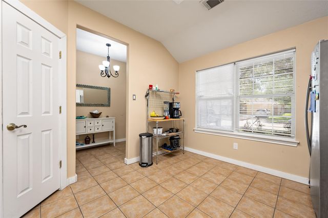 327 Mammoth Springs Lane, Dickinson, TX 77539