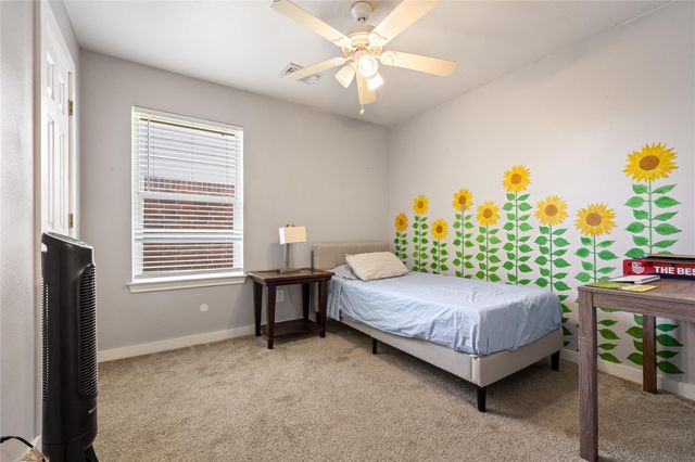 327 Mammoth Springs Lane, Dickinson, TX 77539