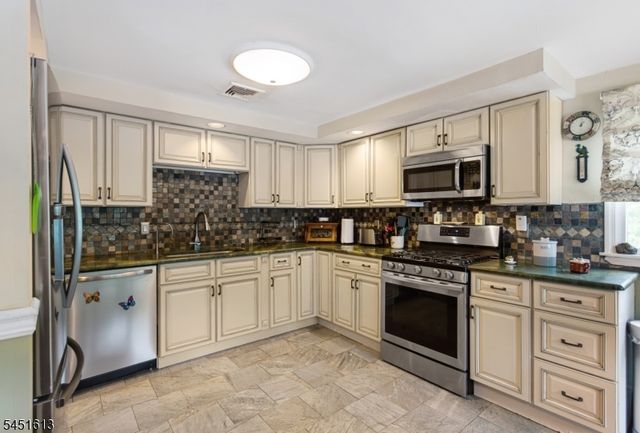 10 Wendy Terrace, Garfield City, NJ 07026