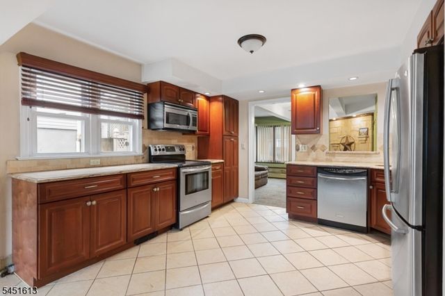 10 Wendy Terrace, Garfield City, NJ 07026