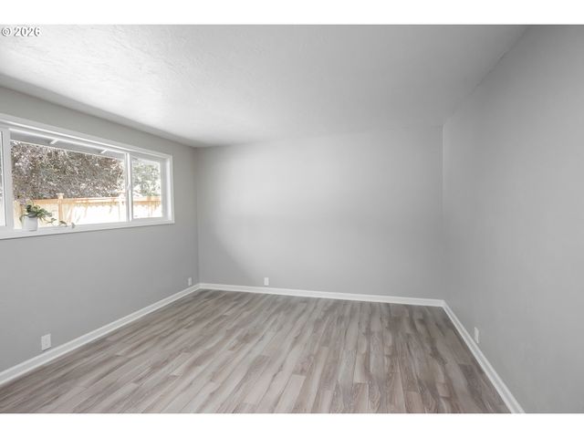 3703 PEPPERTREE Dr, Eugene, OR 97402