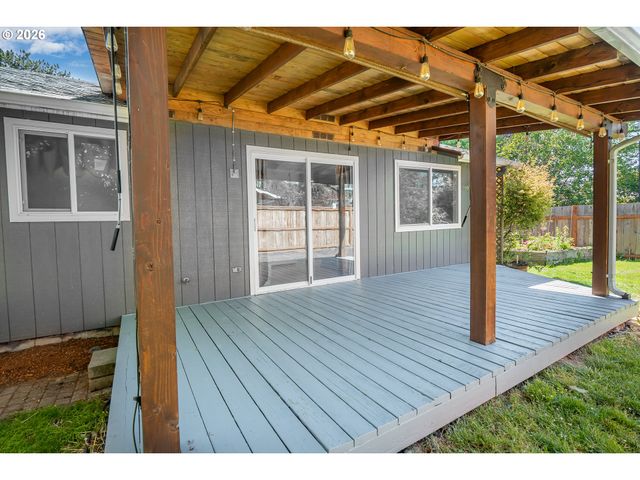 3703 PEPPERTREE Dr, Eugene, OR 97402