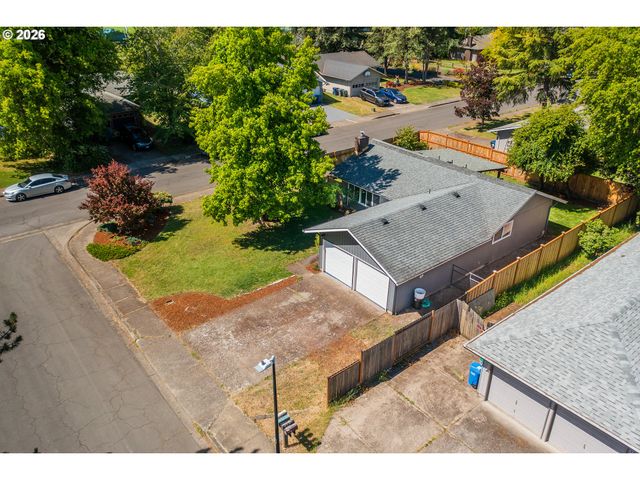 3703 PEPPERTREE Dr, Eugene, OR 97402