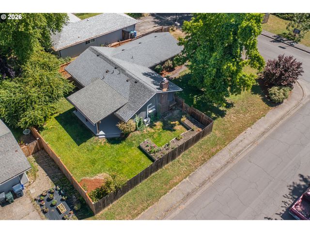 3703 PEPPERTREE Dr, Eugene, OR 97402