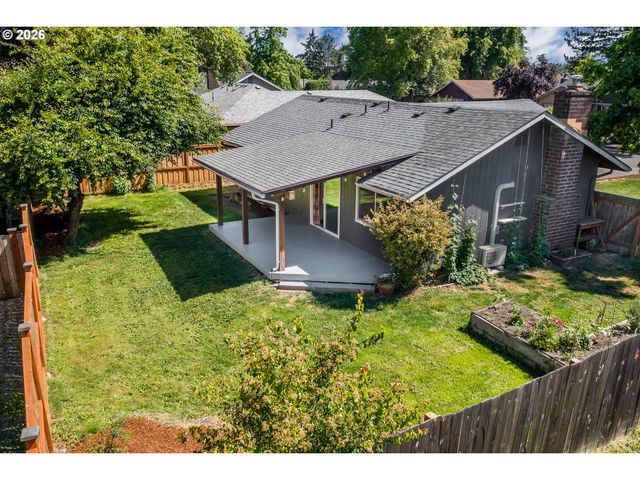 3703 PEPPERTREE Dr, Eugene, OR 97402