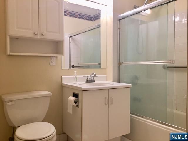 2080 Drake Court, Mahwah, NJ 07430