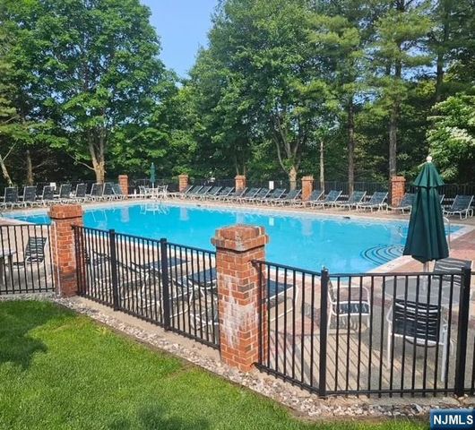 2080 Drake Court, Mahwah, NJ 07430