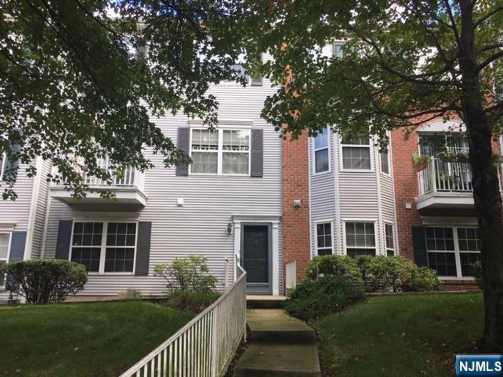 2080 Drake Court, Mahwah, NJ 07430