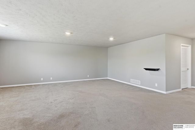 16624 Hanover Street, Bennington, NE 68007
