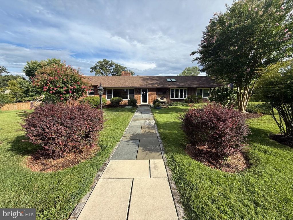6175 COBBS RD, Alexandria, VA 22310