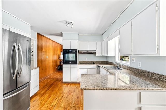 2338 Kings Point Drive, Dunwoody, GA 30338