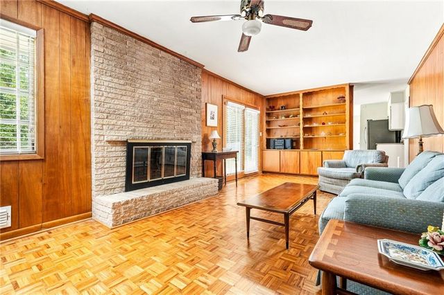 2338 Kings Point Drive, Dunwoody, GA 30338