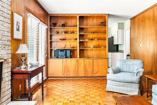 2338 Kings Point Drive, Dunwoody, GA 30338