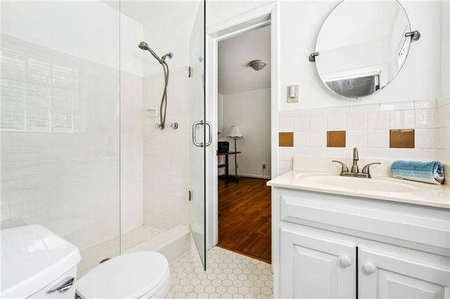 2338 Kings Point Drive, Dunwoody, GA 30338
