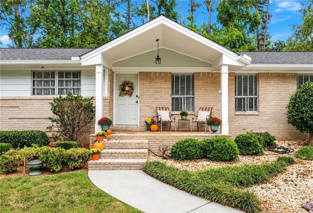 2338 Kings Point Drive, Dunwoody, GA 30338