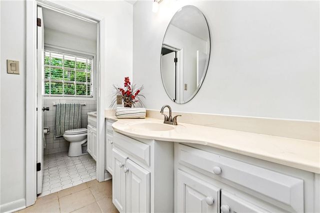 2338 Kings Point Drive, Dunwoody, GA 30338