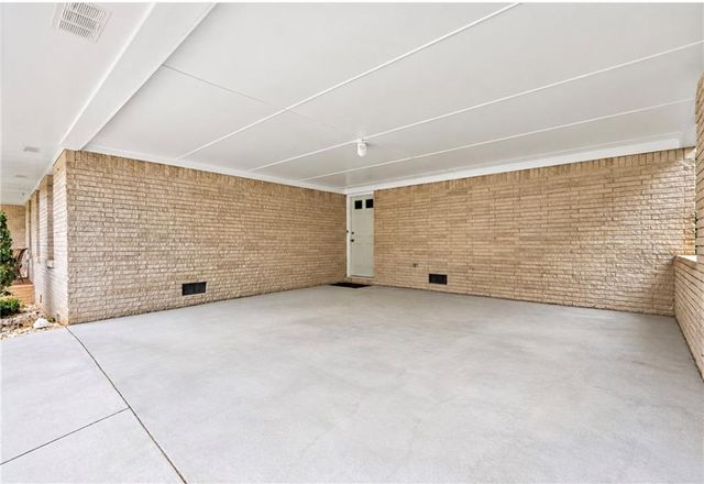 2338 Kings Point Drive, Dunwoody, GA 30338