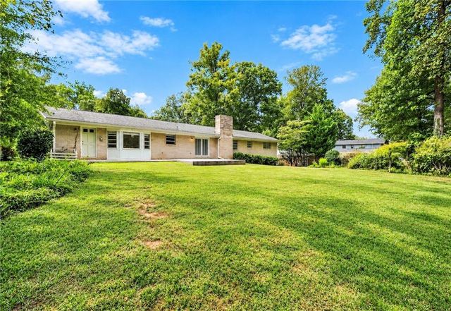 2338 Kings Point Drive, Dunwoody, GA 30338
