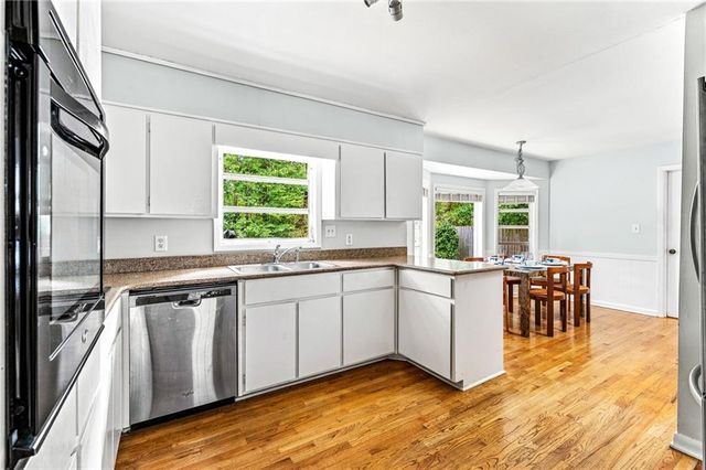 2338 Kings Point Drive, Dunwoody, GA 30338