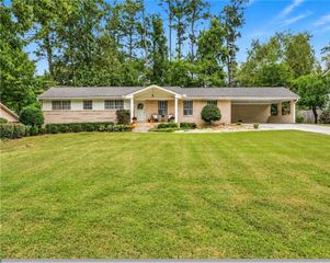 2338 Kings Point Drive, Dunwoody, GA 30338