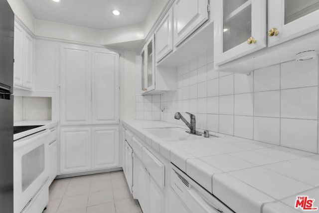 10655 Kinnard Avenue 304, Los Angeles, CA 90024