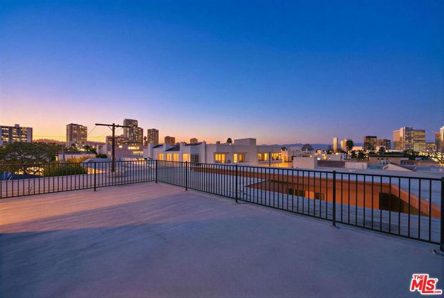 10655 Kinnard Avenue 304, Los Angeles, CA 90024