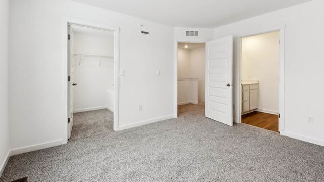 537 Yosemite Way, Mundelein, IL 60060