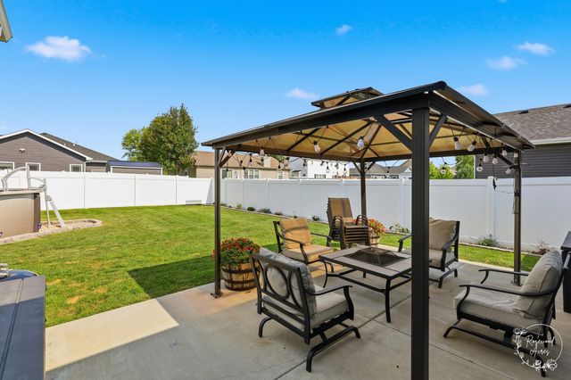 2020 Summerfield Lane, Bourbonnais, IL 60914