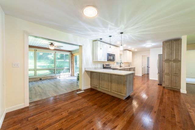 820 N 350 E, Valparaiso, IN 46383