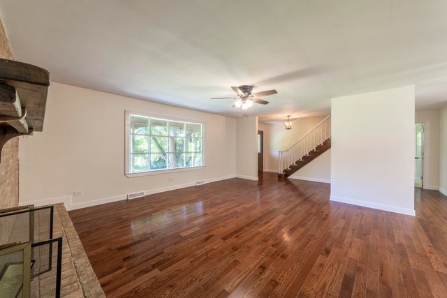 820 N 350 E, Valparaiso, IN 46383