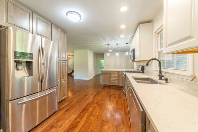 820 N 350 E, Valparaiso, IN 46383