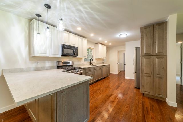 820 N 350 E, Valparaiso, IN 46383