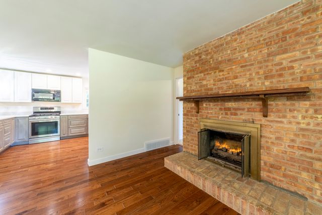 820 N 350 E, Valparaiso, IN 46383