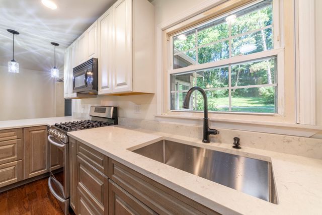 820 N 350 E, Valparaiso, IN 46383