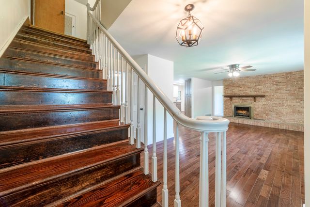 820 N 350 E, Valparaiso, IN 46383