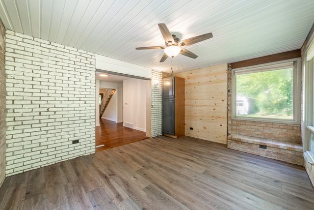 820 N 350 E, Valparaiso, IN 46383