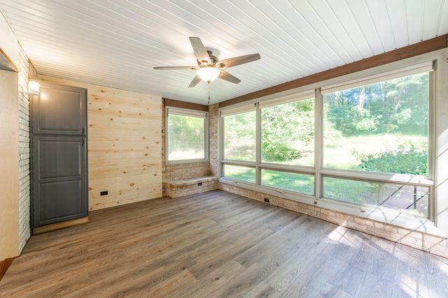 820 N 350 E, Valparaiso, IN 46383