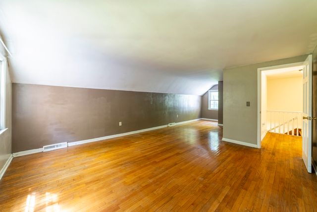 820 N 350 E, Valparaiso, IN 46383