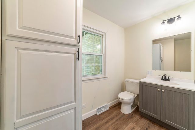 820 N 350 E, Valparaiso, IN 46383